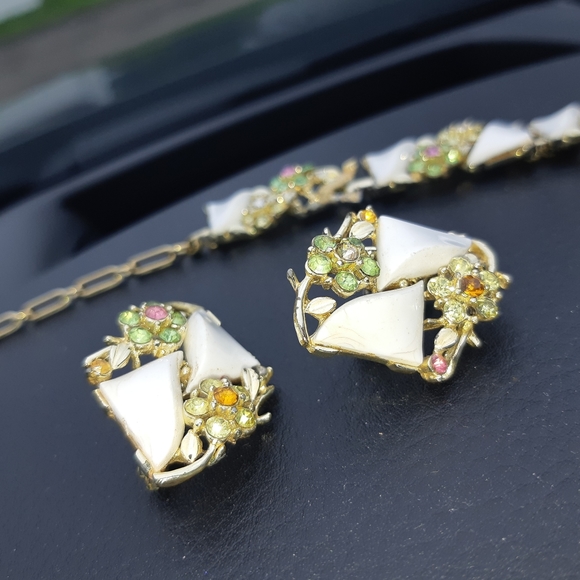 Coro Parure Set - Bracelet, Earrings and Necklace - Picture 2 of 6